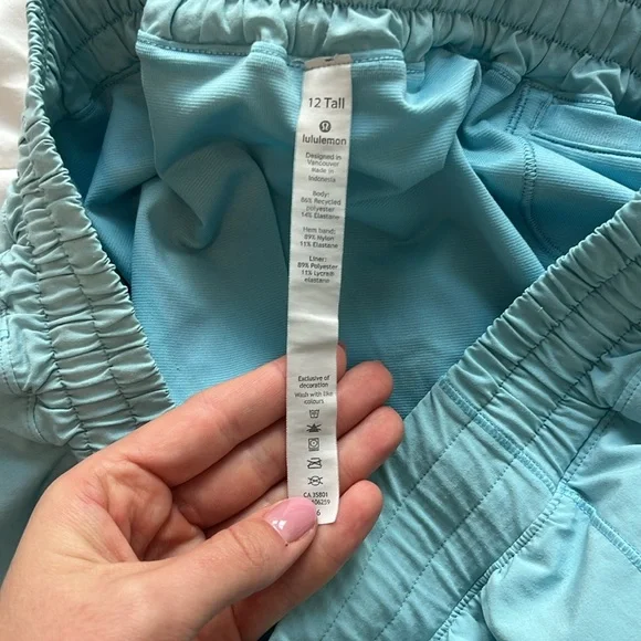 Lululemon Hotty Hot Short Long - Picture 3 of 3